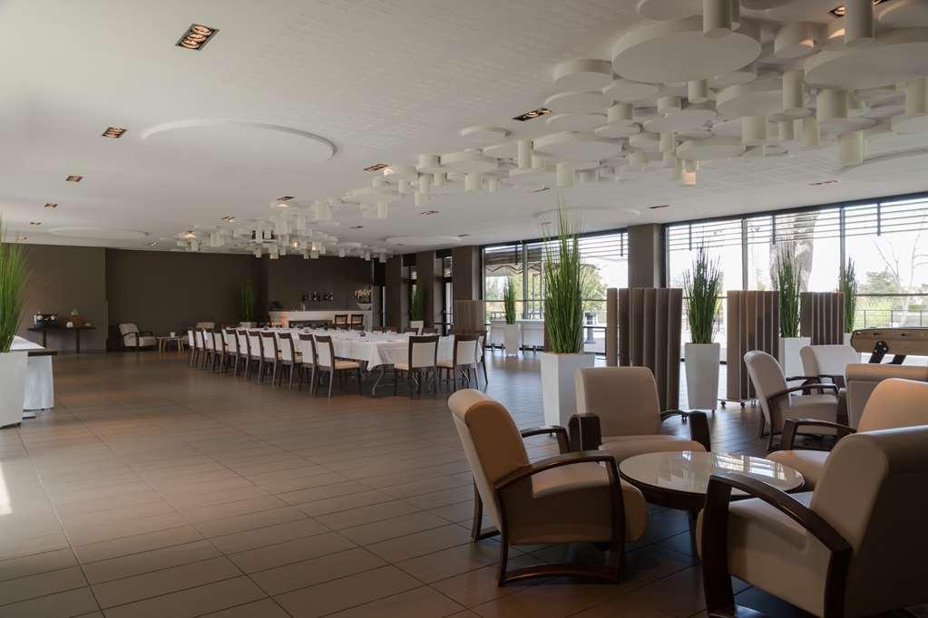 Hotel Domaine La Charpiniere, The Originals Collection Saint-Galmier Restaurante foto