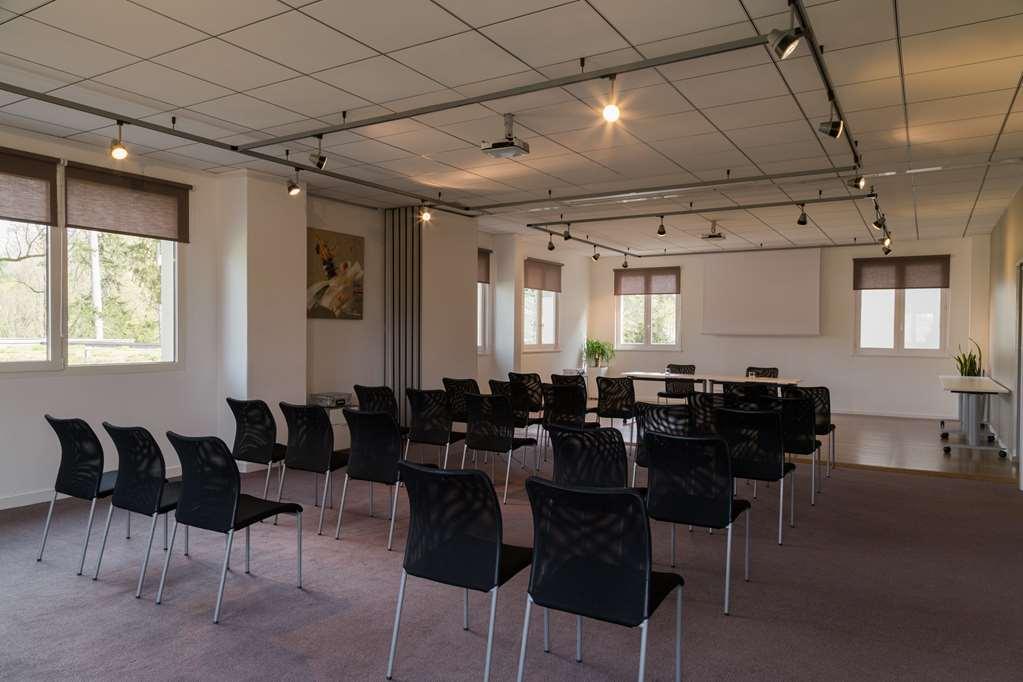 Hotel Domaine La Charpiniere, The Originals Collection Saint-Galmier Facilidades foto